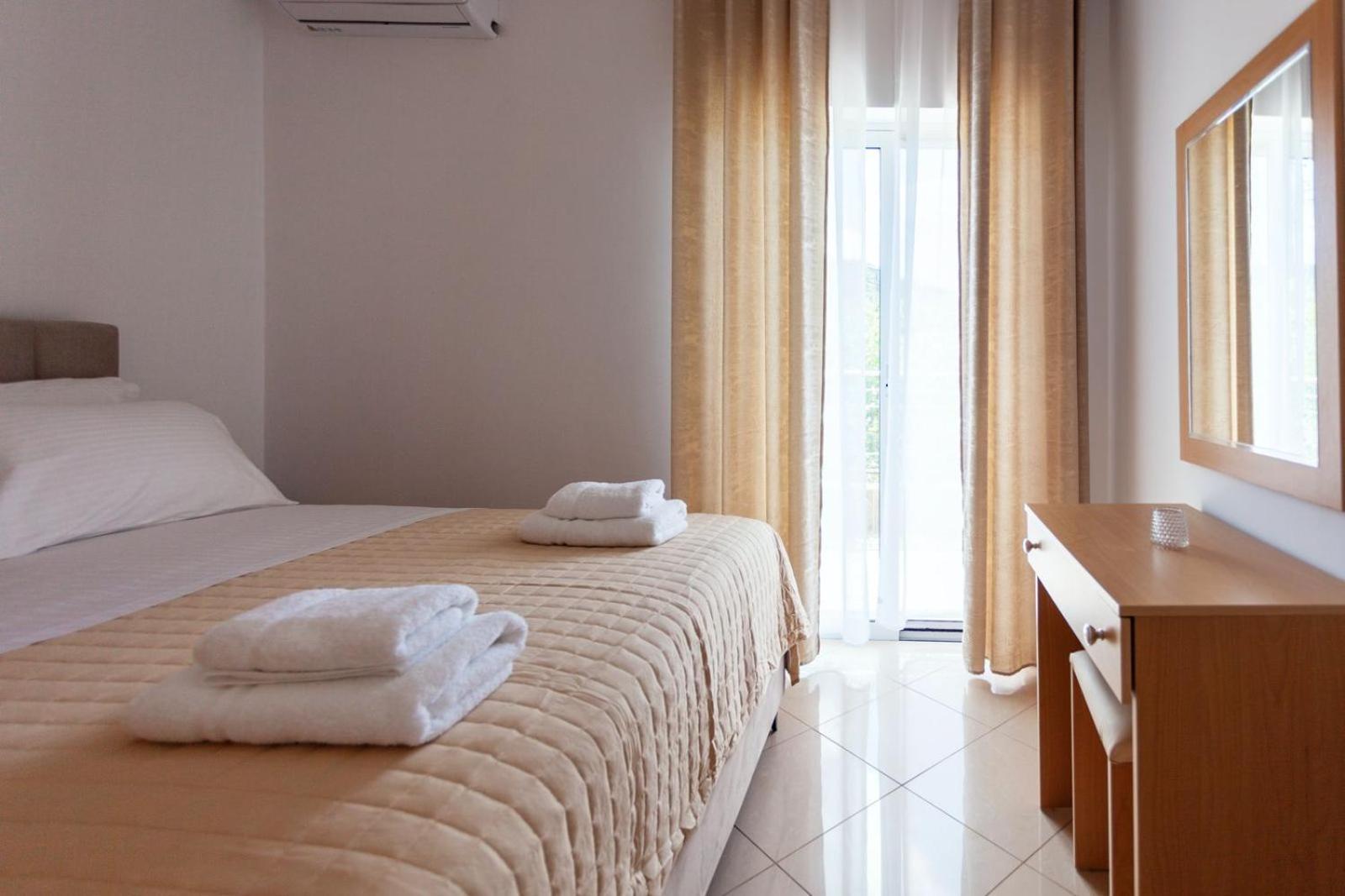 Zacharias Apartments Himare Ngoại thất bức ảnh