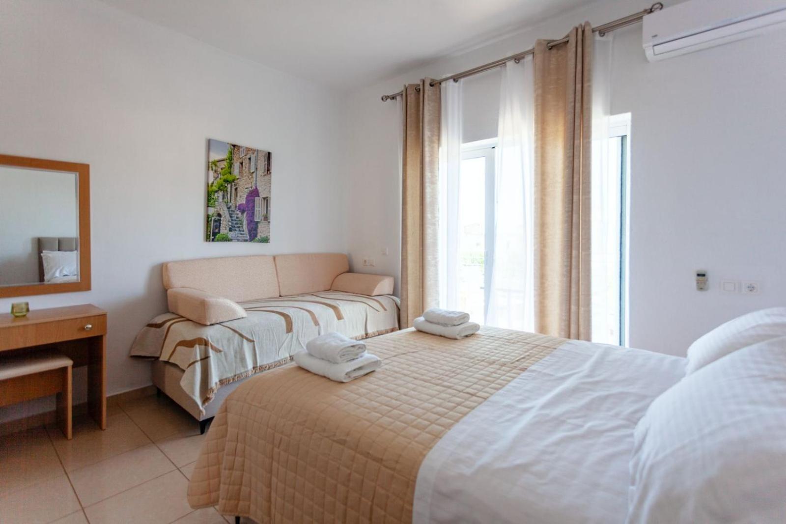 Zacharias Apartments Himare Ngoại thất bức ảnh